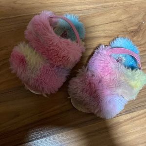 Pink fuzzy‘s Slippers